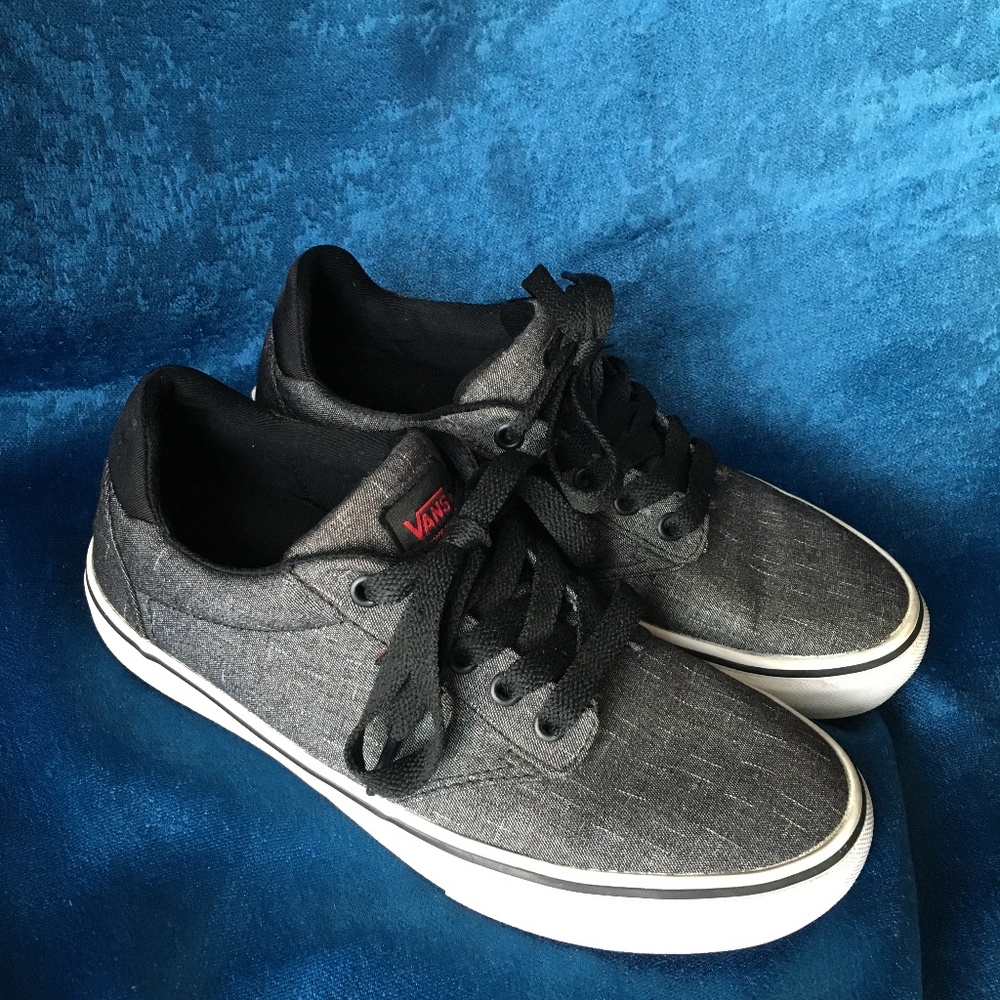 Vans Men's Atwood Deluxe Ultra Cush Low Top Sneaker. Size 7